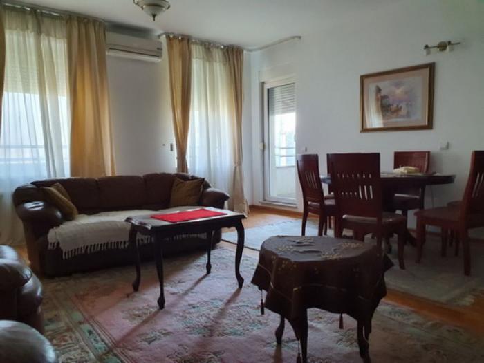 prodajem trosoban stan na senjaku u ulici bulevar vojvode mišića besplatni mali oglasi