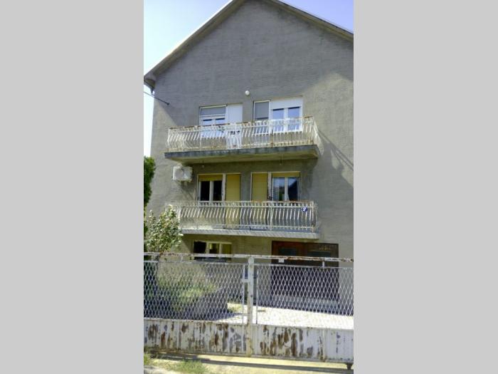 izdajem kuću u sremčici besplatni mali oglasi