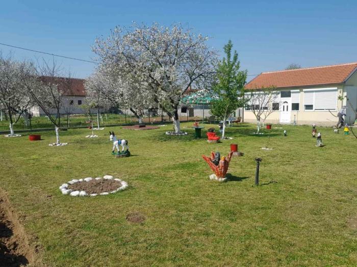 danilvgrad, novo selo, kuća i plac besplatni mali oglasi
