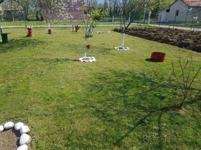 danilvgrad, novo selo, kuća i plac besplatni mali oglasi