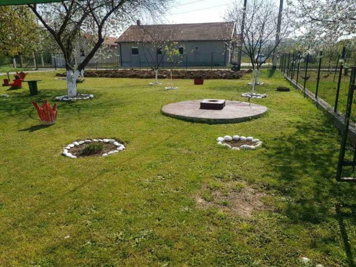 danilvgrad, novo selo, kuća i plac besplatni mali oglasi