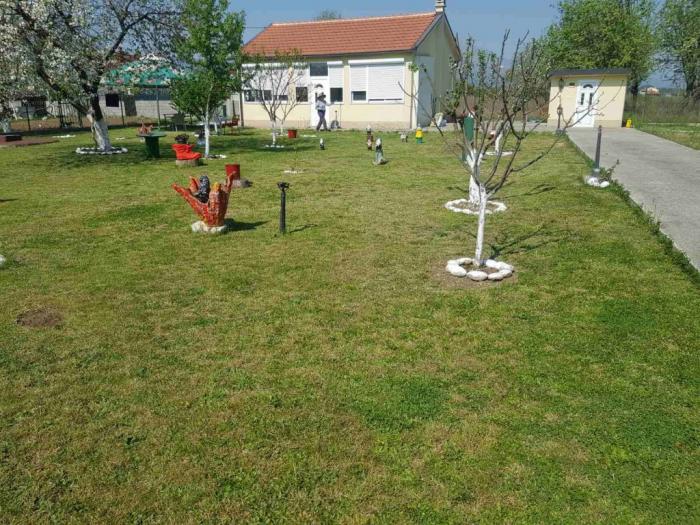 danilvgrad, novo selo, kuća i plac besplatni mali oglasi