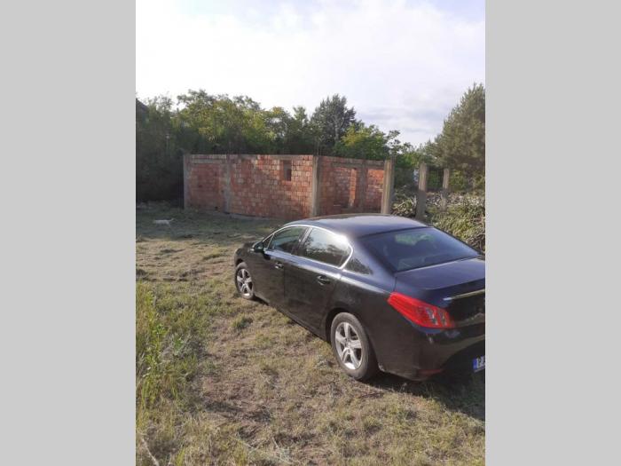 prodajem plac sa započetom kućom besplatni mali oglasi