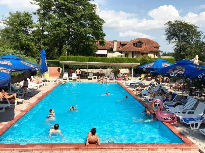atos (srebrno jezero) vila, restoran i bazen besplatni mali oglasi