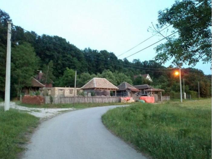 vikend kuća seosko domaćinstvo etno selo boždarevac, barajevo besplatni mali oglasi
