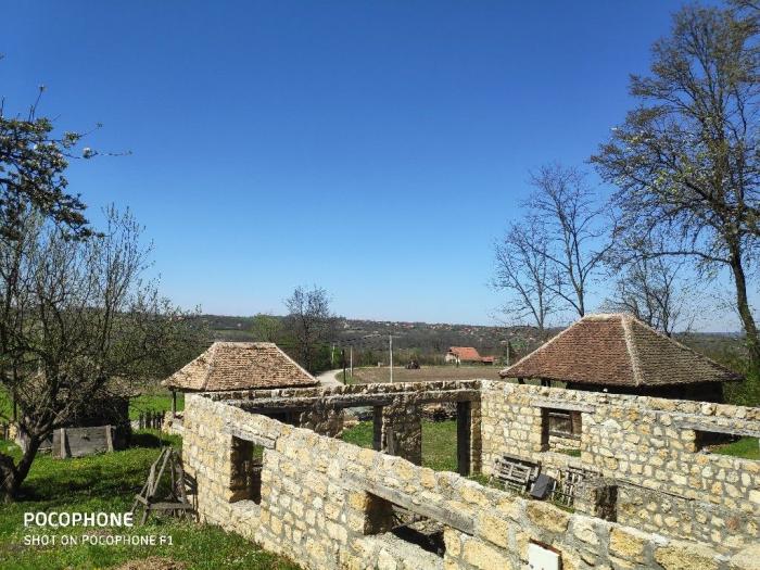 vikend kuća seosko domaćinstvo etno selo boždarevac, barajevo besplatni mali oglasi
