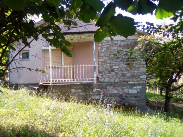 prodajem 2 kuće na istom placu na đerdapu golubca besplatni mali oglasi