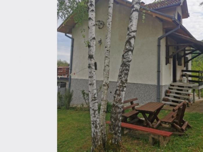 kuća vikendica na kablaru besplatni mali oglasi
