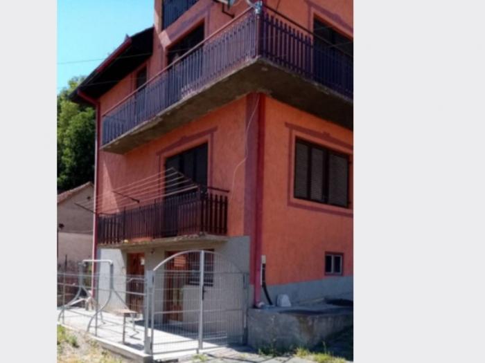 prodajem kuću u centru ljubovije besplatni mali oglasi