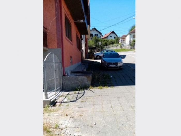 prodajem kuću u centru ljubovije besplatni mali oglasi