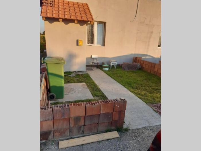 prodajem stan u staroj pazovi besplatni mali oglasi