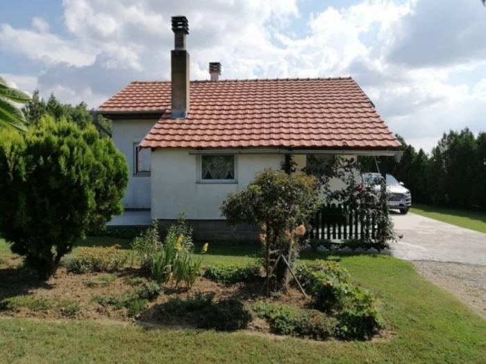 prodajem kuću sa pomoćnim objektom krušedol besplatni mali oglasi