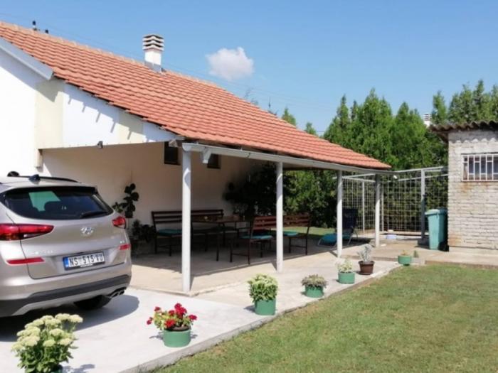 prodajem kuću sa pomoćnim objektom krušedol besplatni mali oglasi