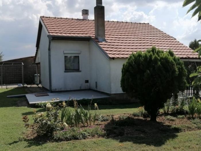 prodajem kuću sa pomoćnim objektom krušedol besplatni mali oglasi