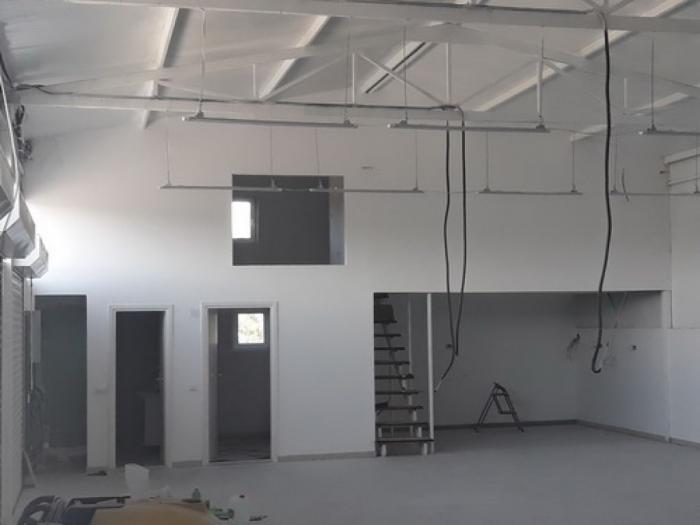 za izdavanje oko 300 m2 sa kancelarijama na 7 ari placa besplatni mali oglasi