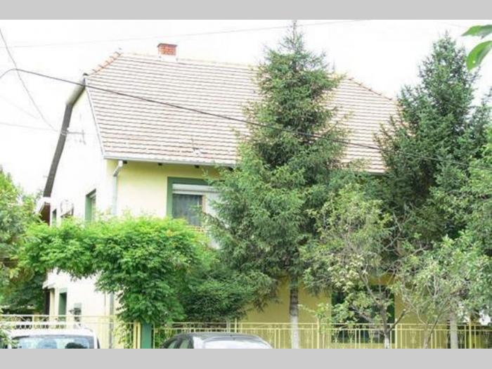 prodajem kuću u centru kaća besplatni mali oglasi