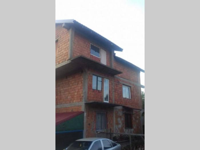 prodajem kuću 350m2 pored beograda,4 ara placa besplatni mali oglasi