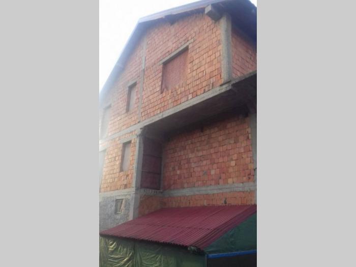 prodajem kuću 350m2 pored beograda,4 ara placa besplatni mali oglasi