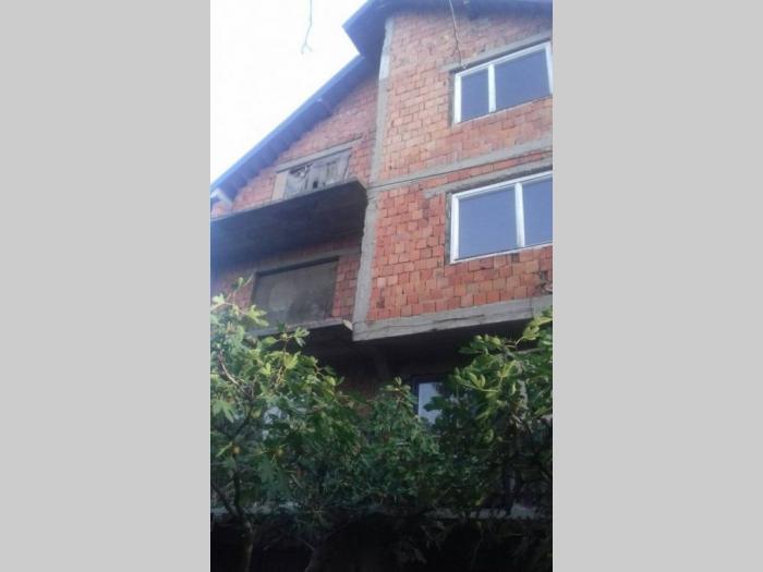 prodajem kuću 350m2 pored beograda,4 ara placa besplatni mali oglasi