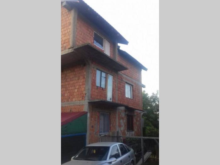 prodajem kuću 350m2 pored beograda,4 ara placa besplatni mali oglasi