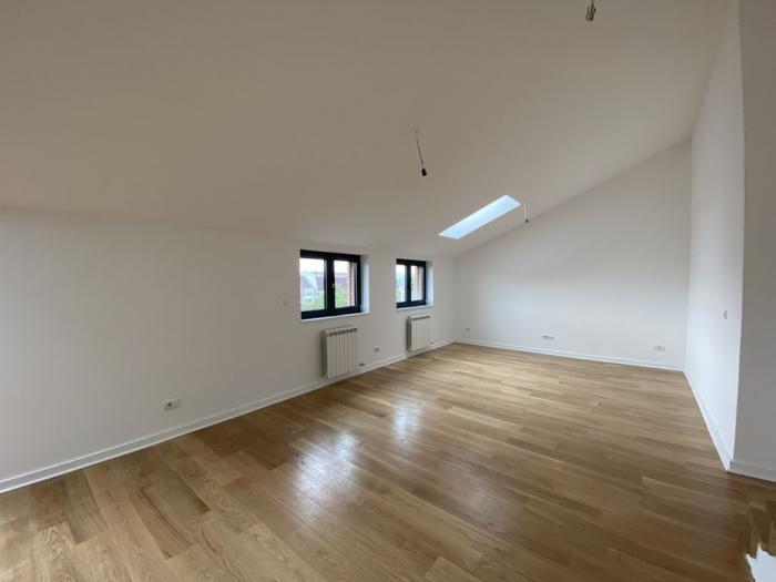 lux duplex stan na lekinom brdu besplatni mali oglasi