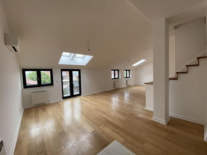 lux duplex stan na lekinom brdu besplatni mali oglasi