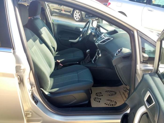 ford fiesta 1 2 besplatni mali oglasi