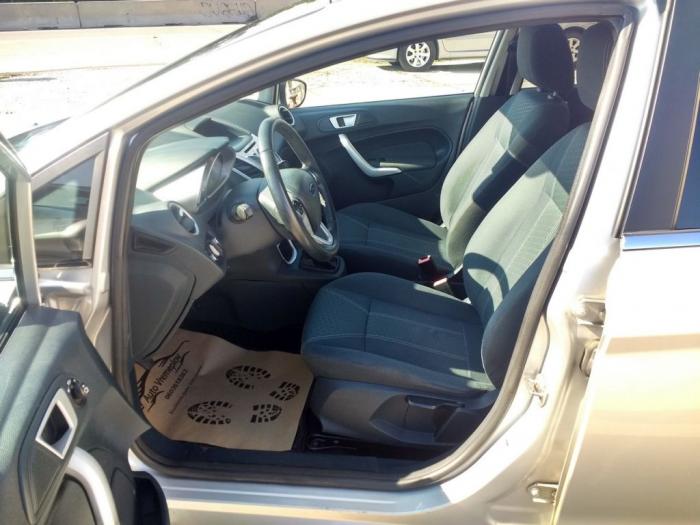 ford fiesta 1 2 besplatni mali oglasi