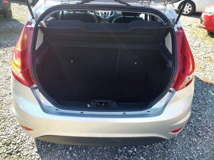 ford fiesta 1 2 besplatni mali oglasi