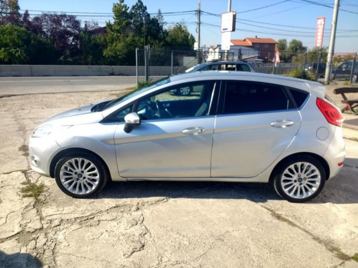 ford fiesta 1 2 besplatni mali oglasi