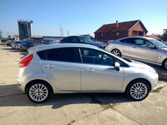 ford fiesta 1 2 besplatni mali oglasi