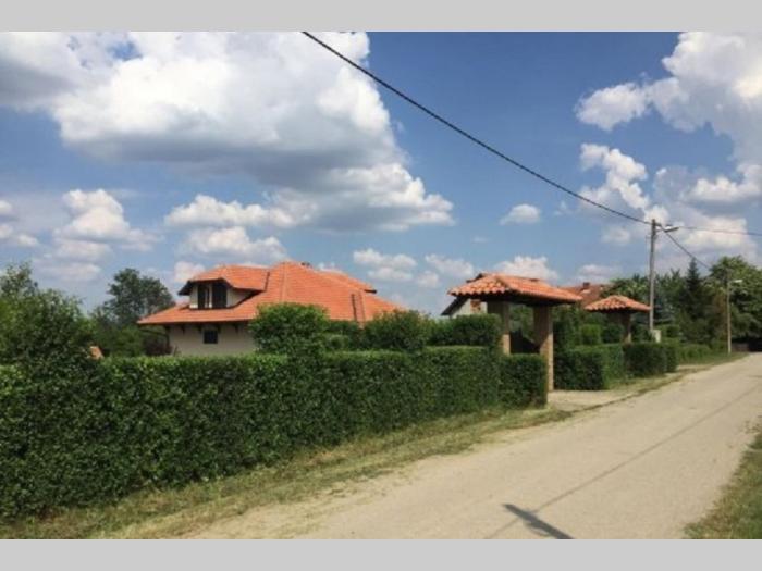 kuća na selu sa bazenom,beograd periferija besplatni mali oglasi