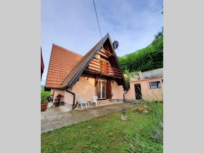 vikendica u bajinoj bašti perućac 100m2 besplatni mali oglasi