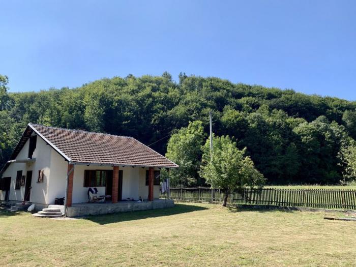 prodaja kuće pored reke besplatni mali oglasi