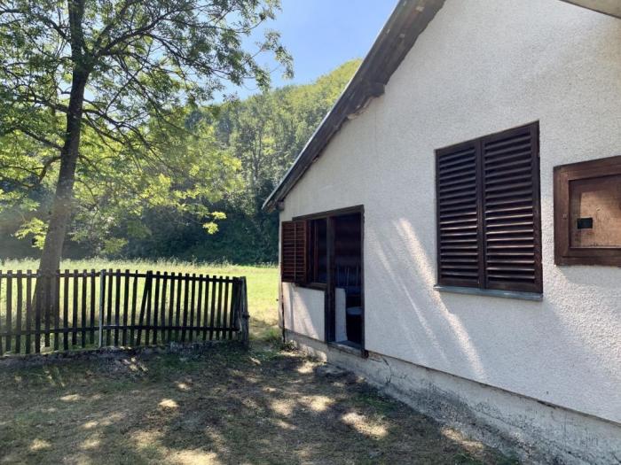 prodaja kuće pored reke besplatni mali oglasi