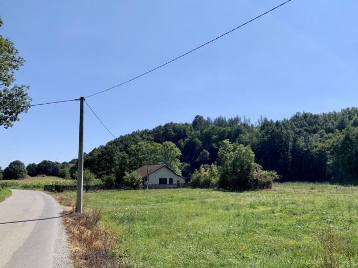 prodaja kuće pored reke besplatni mali oglasi
