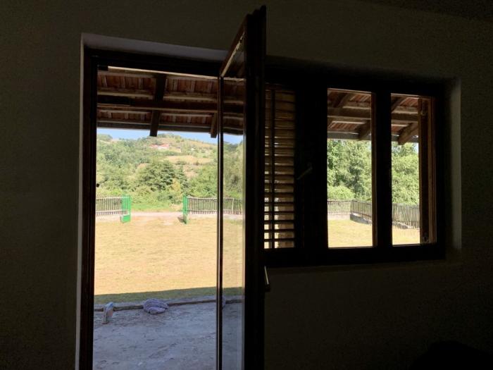 prodaja kuće pored reke besplatni mali oglasi