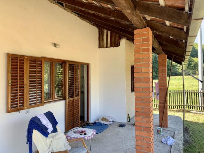 prodaja kuće pored reke besplatni mali oglasi