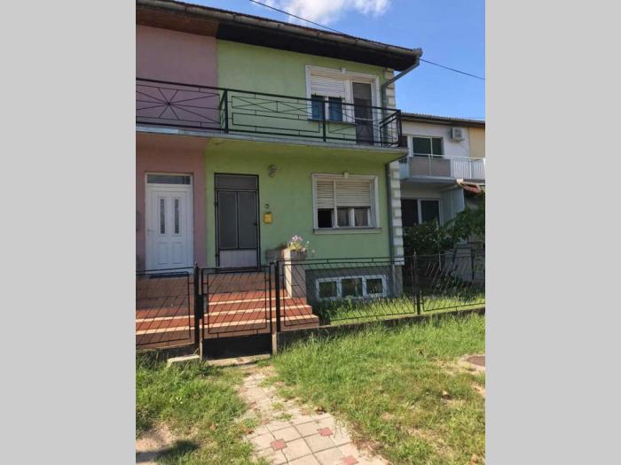 kuća u nizu u kertvarošu, subotica besplatni mali oglasi