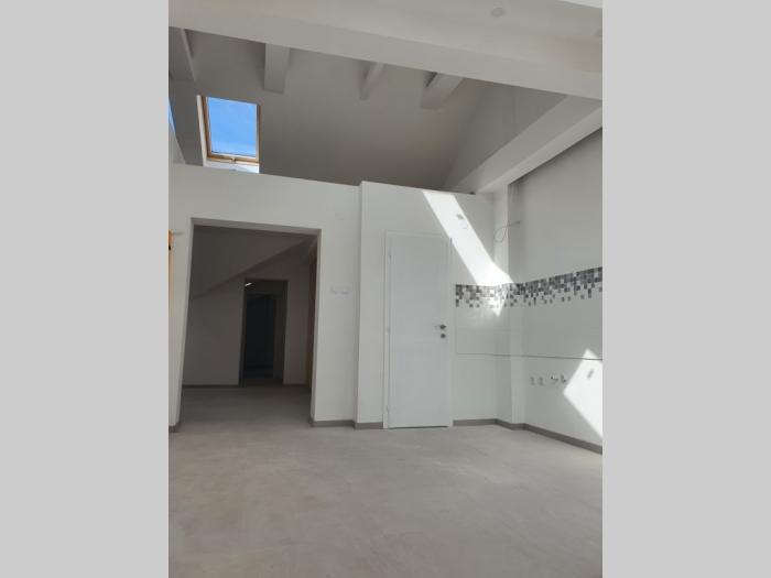prodaja luksuznog stana centar, novi sad besplatni mali oglasi