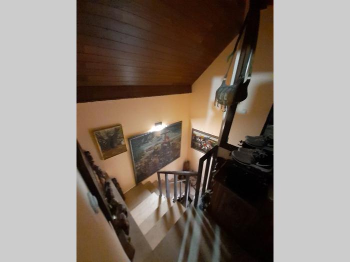 kuća, avala, prnjavor, 150 m2 25m2 terase, 35m2 garaža, 8 ari besplatni mali oglasi