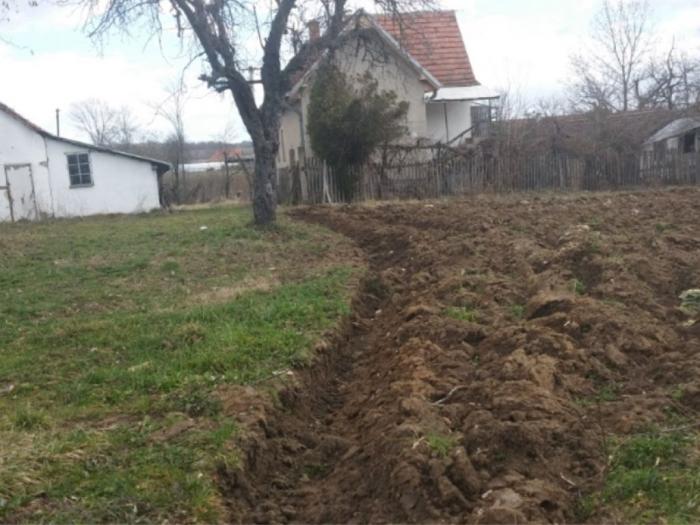 prodajem seosko domaćinstvo, donja trepča, čačak besplatni mali oglasi