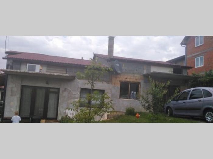 prodajem započetu kuću u kumodraž besplatni mali oglasi