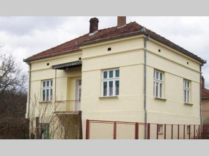 kuća na prodaju u centru sela debelica (knjaževac) besplatni mali oglasi