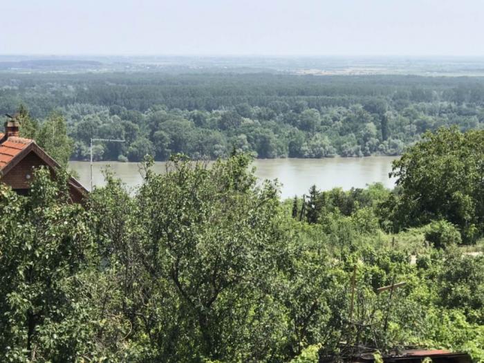 prodajem vikendicu u starom slankamenu besplatni mali oglasi