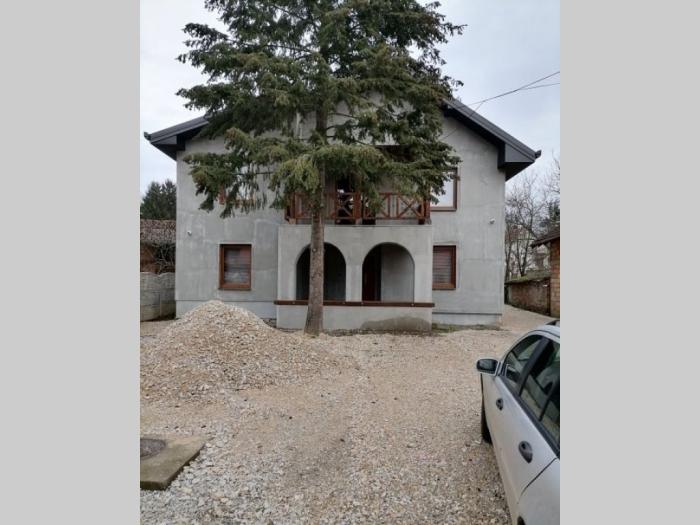 kuća sa bezenom besplatni mali oglasi