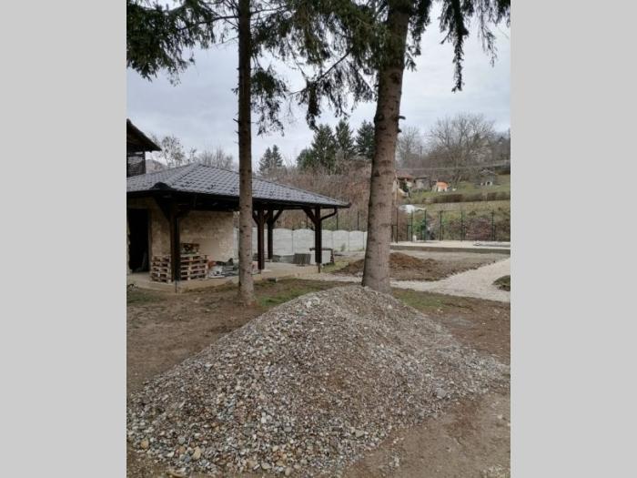 kuća sa bezenom besplatni mali oglasi