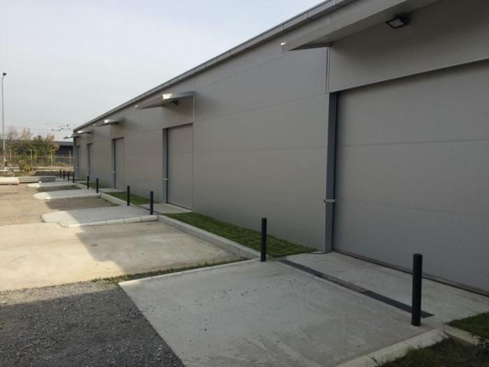 izdajem magacin u rakovici, 180m2 besplatni mali oglasi