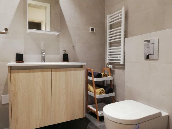 izdajem trosoban stan 85m2, beograd na vodi, vista besplatni mali oglasi