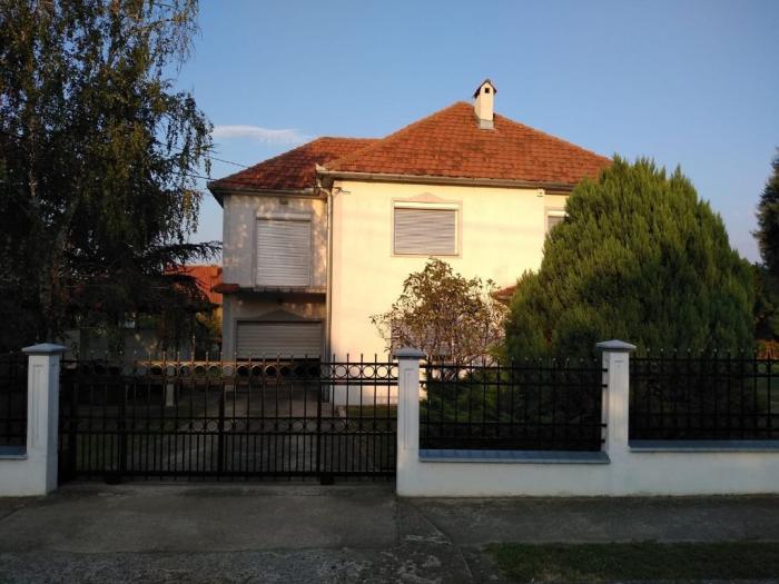 kuća, garaža i letnjikovac velika moštanica besplatni mali oglasi